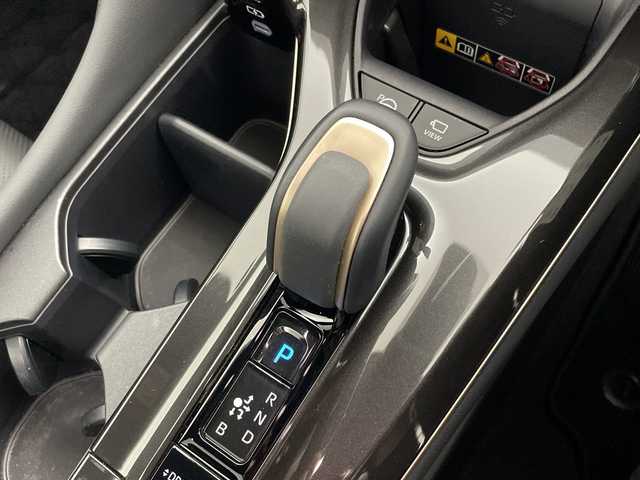 トヨタ クラウン スポーツ Z 鹿児島県 2024(令6)年 2.2万km 黒 ・メーカーナビ/BT/USB/フルセグ/miracast/・パノラミックビューモニター/・ビルトインETC2.0/・デジタルインナーミラー/・ワイヤレス充電/・AC100V/1500W/・トヨタセーフティセンス/・レーダークルーズコントロール/・オートハイビーム/・クリアランスソナー/・プリクラッシュセーフティ/・レーンディパーチャーアラート/・ブラインドスポットモニター/・ヘッドアップディスプレイ/・プロアクティブドライビングアシスト/・リアクロストラフィックアラート/・パーキングブレーキサポート/・安全降車アシスト/・レザーシート/・前席シートヒーター/・前席シートベンチレーション/・LEDヘッドライト/・フォグライト/・オートライト/・プッシュスタート/・スマートキー/・フロアマット