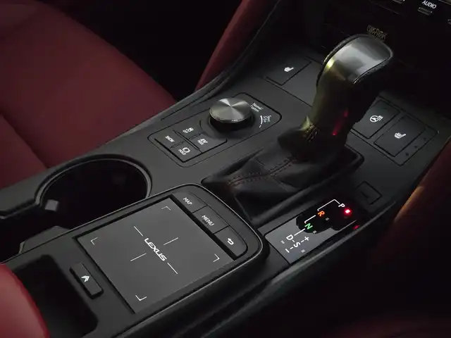 レクサス ＩＳ 300h Fスポーツ 鹿児島県 2021(令3)年 3.8万km ホワイトノーヴァガラスフレーク 純正リヤサイドスポイラー/マークレビンソン　/アダプティブクルーズコントロール　/ビルトインＥＴＣ２．０　/ドライブレコーダー　/純正ＳＤナビ　/Ｂｌｕｅｔｏｏｔｈオーディオ　/フルセグテレビ　/Ｄ＋Ｎ席パワーシート　/Ｄ＋Ｎ席シートヒーター/ステアリングヒーター/純正アルミホイール(19インチ)/プッシュスタート/スマートキー/横滑り防止装置/レーンキープアシスト/前後コーナーセンサー/エアバック(W+サイド)