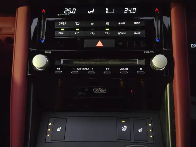 レクサス ＩＳ 300h Fスポーツ 鹿児島県 2021(令3)年 3.8万km ホワイトノーヴァガラスフレーク 純正リヤサイドスポイラー/マークレビンソン　/アダプティブクルーズコントロール　/ビルトインＥＴＣ２．０　/ドライブレコーダー　/純正ＳＤナビ　/Ｂｌｕｅｔｏｏｔｈオーディオ　/フルセグテレビ　/Ｄ＋Ｎ席パワーシート　/Ｄ＋Ｎ席シートヒーター/ステアリングヒーター/純正アルミホイール(19インチ)/プッシュスタート/スマートキー/横滑り防止装置/レーンキープアシスト/前後コーナーセンサー/エアバック(W+サイド)