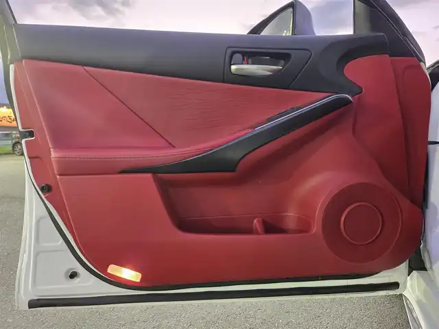 レクサス ＩＳ 300h Fスポーツ 鹿児島県 2021(令3)年 3.8万km ホワイトノーヴァガラスフレーク 純正リヤサイドスポイラー/マークレビンソン　/アダプティブクルーズコントロール　/ビルトインＥＴＣ２．０　/ドライブレコーダー　/純正ＳＤナビ　/Ｂｌｕｅｔｏｏｔｈオーディオ　/フルセグテレビ　/Ｄ＋Ｎ席パワーシート　/Ｄ＋Ｎ席シートヒーター/ステアリングヒーター/純正アルミホイール(19インチ)/プッシュスタート/スマートキー/横滑り防止装置/レーンキープアシスト/前後コーナーセンサー/エアバック(W+サイド)