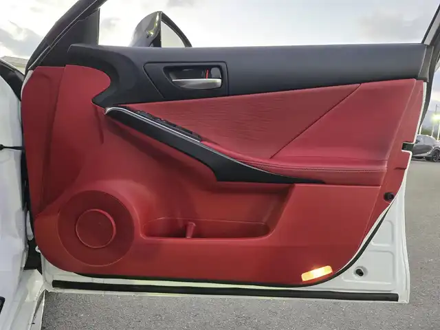 レクサス ＩＳ 300h Fスポーツ 鹿児島県 2021(令3)年 3.8万km ホワイトノーヴァガラスフレーク 純正リヤサイドスポイラー/マークレビンソン　/アダプティブクルーズコントロール　/ビルトインＥＴＣ２．０　/ドライブレコーダー　/純正ＳＤナビ　/Ｂｌｕｅｔｏｏｔｈオーディオ　/フルセグテレビ　/Ｄ＋Ｎ席パワーシート　/Ｄ＋Ｎ席シートヒーター/ステアリングヒーター/純正アルミホイール(19インチ)/プッシュスタート/スマートキー/横滑り防止装置/レーンキープアシスト/前後コーナーセンサー/エアバック(W+サイド)