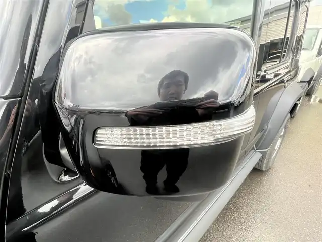 スズキ ジムニー ノマド FC 秋田県 2025(令7)年 0.1千km 黒 ４WD/衝突軽減システム/LEDヘッドライト/スズキ純正１５インチアルミ（夏タイヤ装着）/スマートキー/アイドリングストップ/プッシュスタート/コーナーセンサー/レーンキープアシスト/クルーズコントロール追従走行有/オートマチックハイビーム/ダウンヒルアシストコントロール/ヘッドライトウォッシャー/ステアリングスイッチ/前席シートヒーター/センターデフロック/背面タイヤ/純正フロアマット/オートライト/オートエアコン/パワーステアリング/パワーウィンドウ/ヘッドライトレベライザー/横滑り防止/盗難防止装置/寒冷地仕様/電動格納ウィンカーミラー/保証書/取扱説明書/記録簿/スペアキー×１