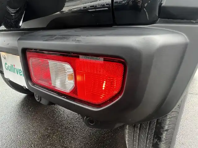 スズキ ジムニー ノマド FC 秋田県 2025(令7)年 0.1千km 黒 ４WD/衝突軽減システム/LEDヘッドライト/スズキ純正１５インチアルミ（夏タイヤ装着）/スマートキー/アイドリングストップ/プッシュスタート/コーナーセンサー/レーンキープアシスト/クルーズコントロール追従走行有/オートマチックハイビーム/ダウンヒルアシストコントロール/ヘッドライトウォッシャー/ステアリングスイッチ/前席シートヒーター/センターデフロック/背面タイヤ/純正フロアマット/オートライト/オートエアコン/パワーステアリング/パワーウィンドウ/ヘッドライトレベライザー/横滑り防止/盗難防止装置/寒冷地仕様/電動格納ウィンカーミラー/保証書/取扱説明書/記録簿/スペアキー×１