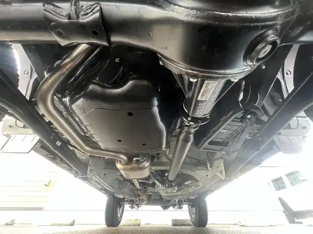 スズキ ジムニー ノマド FC 秋田県 2025(令7)年 0.1千km 黒 ４WD/衝突軽減システム/LEDヘッドライト/スズキ純正１５インチアルミ（夏タイヤ装着）/スマートキー/アイドリングストップ/プッシュスタート/コーナーセンサー/レーンキープアシスト/クルーズコントロール追従走行有/オートマチックハイビーム/ダウンヒルアシストコントロール/ヘッドライトウォッシャー/ステアリングスイッチ/前席シートヒーター/センターデフロック/背面タイヤ/純正フロアマット/オートライト/オートエアコン/パワーステアリング/パワーウィンドウ/ヘッドライトレベライザー/横滑り防止/盗難防止装置/寒冷地仕様/電動格納ウィンカーミラー/保証書/取扱説明書/記録簿/スペアキー×１