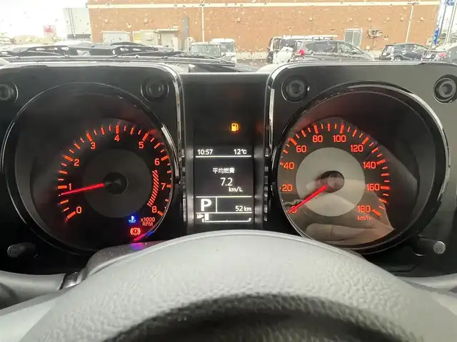 スズキ ジムニー ノマド FC 秋田県 2025(令7)年 0.1千km 黒 ４WD/衝突軽減システム/LEDヘッドライト/スズキ純正１５インチアルミ（夏タイヤ装着）/スマートキー/アイドリングストップ/プッシュスタート/コーナーセンサー/レーンキープアシスト/クルーズコントロール追従走行有/オートマチックハイビーム/ダウンヒルアシストコントロール/ヘッドライトウォッシャー/ステアリングスイッチ/前席シートヒーター/センターデフロック/背面タイヤ/純正フロアマット/オートライト/オートエアコン/パワーステアリング/パワーウィンドウ/ヘッドライトレベライザー/横滑り防止/盗難防止装置/寒冷地仕様/電動格納ウィンカーミラー/保証書/取扱説明書/記録簿/スペアキー×１