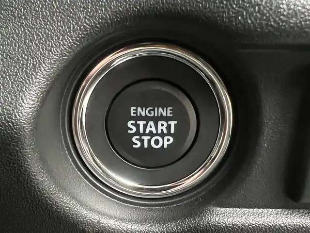 スズキ ジムニー ノマド FC 秋田県 2025(令7)年 0.1千km 黒 ４WD/衝突軽減システム/LEDヘッドライト/スズキ純正１５インチアルミ（夏タイヤ装着）/スマートキー/アイドリングストップ/プッシュスタート/コーナーセンサー/レーンキープアシスト/クルーズコントロール追従走行有/オートマチックハイビーム/ダウンヒルアシストコントロール/ヘッドライトウォッシャー/ステアリングスイッチ/前席シートヒーター/センターデフロック/背面タイヤ/純正フロアマット/オートライト/オートエアコン/パワーステアリング/パワーウィンドウ/ヘッドライトレベライザー/横滑り防止/盗難防止装置/寒冷地仕様/電動格納ウィンカーミラー/保証書/取扱説明書/記録簿/スペアキー×１