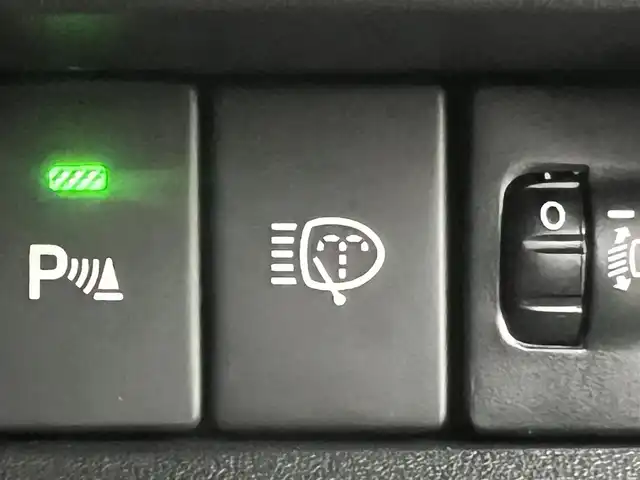 スズキ ジムニー ノマド FC 秋田県 2025(令7)年 0.1千km 黒 ４WD/衝突軽減システム/LEDヘッドライト/スズキ純正１５インチアルミ（夏タイヤ装着）/スマートキー/アイドリングストップ/プッシュスタート/コーナーセンサー/レーンキープアシスト/クルーズコントロール追従走行有/オートマチックハイビーム/ダウンヒルアシストコントロール/ヘッドライトウォッシャー/ステアリングスイッチ/前席シートヒーター/センターデフロック/背面タイヤ/純正フロアマット/オートライト/オートエアコン/パワーステアリング/パワーウィンドウ/ヘッドライトレベライザー/横滑り防止/盗難防止装置/寒冷地仕様/電動格納ウィンカーミラー/保証書/取扱説明書/記録簿/スペアキー×１