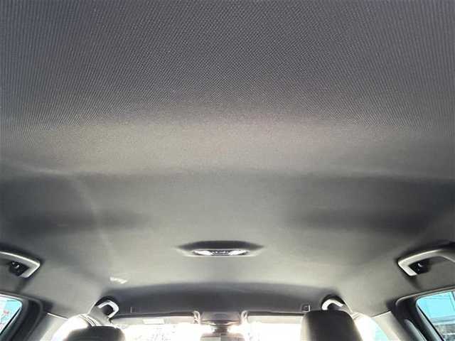 ＢＭＷ １１８ｉ Mスポーツ 愛知県 2019(令1)年 5.3万km パール メーカーオプションナビ【Bluetooth FM AM USB】/ワイヤレス充電トレイ/バックカメラ/クルーズコントロール/パーキングアシスト/インテリジェントセーフティ/・衝突軽減ブレーキ/・レーンキープアシスト/・歩行者検知機能/・アクティブ・サイド・コリジョン・プロテクション/オートブレーキホールド/注意喚起アシスタント/速度警告/クリアランスソナー/アイドリングストップ/LEDヘッドライト/オートライト/パーキングライト/フォグランプ/リアフォグランプ/レザーシート/パワーシート/ステアリングリモコン/純正フロアマット/純正アルミホイール/禁煙車