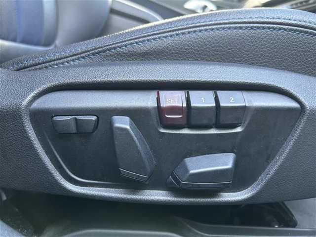 ＢＭＷ １１８ｉ Mスポーツ 愛知県 2019(令1)年 5.3万km パール メーカーオプションナビ【Bluetooth FM AM USB】/ワイヤレス充電トレイ/バックカメラ/クルーズコントロール/パーキングアシスト/インテリジェントセーフティ/・衝突軽減ブレーキ/・レーンキープアシスト/・歩行者検知機能/・アクティブ・サイド・コリジョン・プロテクション/オートブレーキホールド/注意喚起アシスタント/速度警告/クリアランスソナー/アイドリングストップ/LEDヘッドライト/オートライト/パーキングライト/フォグランプ/リアフォグランプ/レザーシート/パワーシート/ステアリングリモコン/純正フロアマット/純正アルミホイール/禁煙車