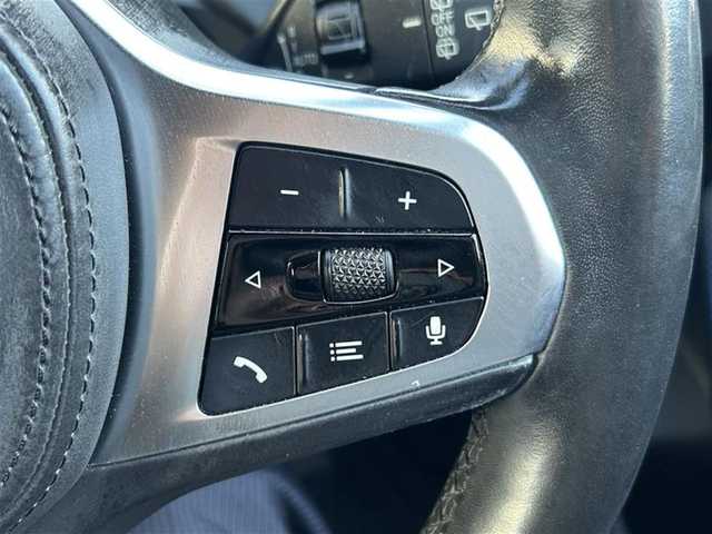 ＢＭＷ １１８ｉ Mスポーツ 愛知県 2019(令1)年 5.3万km パール メーカーオプションナビ【Bluetooth FM AM USB】/ワイヤレス充電トレイ/バックカメラ/クルーズコントロール/パーキングアシスト/インテリジェントセーフティ/・衝突軽減ブレーキ/・レーンキープアシスト/・歩行者検知機能/・アクティブ・サイド・コリジョン・プロテクション/オートブレーキホールド/注意喚起アシスタント/速度警告/クリアランスソナー/アイドリングストップ/LEDヘッドライト/オートライト/パーキングライト/フォグランプ/リアフォグランプ/レザーシート/パワーシート/ステアリングリモコン/純正フロアマット/純正アルミホイール/禁煙車