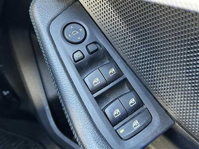 ＢＭＷ １１８ｉ Mスポーツ 愛知県 2019(令1)年 5.3万km パール メーカーオプションナビ【Bluetooth FM AM USB】/ワイヤレス充電トレイ/バックカメラ/クルーズコントロール/パーキングアシスト/インテリジェントセーフティ/・衝突軽減ブレーキ/・レーンキープアシスト/・歩行者検知機能/・アクティブ・サイド・コリジョン・プロテクション/オートブレーキホールド/注意喚起アシスタント/速度警告/クリアランスソナー/アイドリングストップ/LEDヘッドライト/オートライト/パーキングライト/フォグランプ/リアフォグランプ/レザーシート/パワーシート/ステアリングリモコン/純正フロアマット/純正アルミホイール/禁煙車