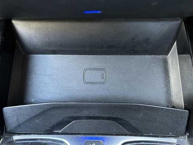 ＢＭＷ １１８ｉ Mスポーツ 愛知県 2019(令1)年 5.3万km パール メーカーオプションナビ【Bluetooth FM AM USB】/ワイヤレス充電トレイ/バックカメラ/クルーズコントロール/パーキングアシスト/インテリジェントセーフティ/・衝突軽減ブレーキ/・レーンキープアシスト/・歩行者検知機能/・アクティブ・サイド・コリジョン・プロテクション/オートブレーキホールド/注意喚起アシスタント/速度警告/クリアランスソナー/アイドリングストップ/LEDヘッドライト/オートライト/パーキングライト/フォグランプ/リアフォグランプ/レザーシート/パワーシート/ステアリングリモコン/純正フロアマット/純正アルミホイール/禁煙車