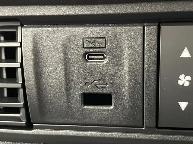 ホンダ Ｎ ＢＯＸ カスタム ターボ 愛知県 2024(令6)年 0.1千km クリスタルブラックパール 届出済未使用車　社外８型ナビ　禁煙車　バックカメラ　シートヒーター　ハーフレザー　両側パワスラ　ＥＴＣ　パドルシフト　ホンダセンシング　衝突軽減装置　追従クルコン　コーナーセンサー　リアロールシェード　コンビニフック付シートバックテーブル(運転席＆助手席)/登録時走行距離27km