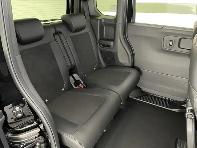 ホンダ Ｎ ＢＯＸ カスタム ターボ 愛知県 2024(令6)年 0.1千km クリスタルブラックパール 届出済未使用車　社外８型ナビ　禁煙車　バックカメラ　シートヒーター　ハーフレザー　両側パワスラ　ＥＴＣ　パドルシフト　ホンダセンシング　衝突軽減装置　追従クルコン　コーナーセンサー　リアロールシェード　コンビニフック付シートバックテーブル(運転席＆助手席)/登録時走行距離27km