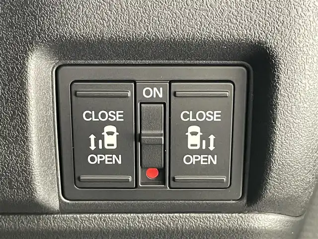 ホンダ Ｎ ＢＯＸ カスタム ターボ 愛知県 2024(令6)年 0.1千km クリスタルブラックパール 届出済未使用車　社外８型ナビ　禁煙車　バックカメラ　シートヒーター　ハーフレザー　両側パワスラ　ＥＴＣ　パドルシフト　ホンダセンシング　衝突軽減装置　追従クルコン　コーナーセンサー　リアロールシェード　コンビニフック付シートバックテーブル(運転席＆助手席)/登録時走行距離27km