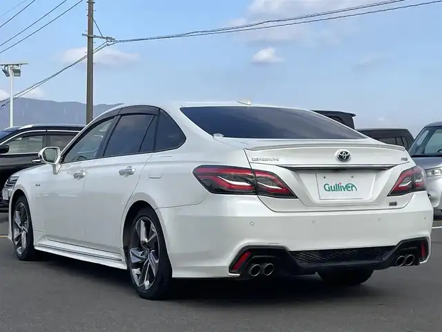 トヨタ クラウン ハイブリッド RS アドバンス 佐賀県 2018(平30)年 12.7万km ホワイトパールクリスタルシャイン 純正ダブルディスプレイナビ/・フルセグTV/CD/DVD/USB/Bluetooth/バックカメラ/前方ドライブレコーダー/ビルトインETC2.0/ヘッドアップディスプレイ/リバース連動ドアミラー/デジタルインナーミラー/TVキャンセラー/100V電源/電子パーキングブレーキ/・AUTO HOLD機能/ハーフレザーシート/DN席パワーシート(D席メモリー機能付)/シートヒーター/ISOFIX対応/パドルシフト/革巻きステアリング/ステアリングヒーター/ステアリングリモコン/純正18インチアルミホイール/純正LEDヘッドライト/・オートマチックハイビーム/純正LEDフォグランプ/純正フロアマット/純正ドアバイザ―/取扱説明書/トヨタセーフティセンス/・レーダークルーズコントロール/・プリクラッシュセーフティ/・レーンディパーチャーアラート/・ブラインドスポットモニター/・クリアランスソナー/・リヤクロストラフィックアラート/・パーキングサポートブレーキ/・ロードサインアシスト