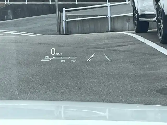 トヨタ クラウン ハイブリッド RS アドバンス 佐賀県 2018(平30)年 12.7万km ホワイトパールクリスタルシャイン 純正ダブルディスプレイナビ/・フルセグTV/CD/DVD/USB/Bluetooth/バックカメラ/前方ドライブレコーダー/ビルトインETC2.0/ヘッドアップディスプレイ/リバース連動ドアミラー/デジタルインナーミラー/TVキャンセラー/100V電源/電子パーキングブレーキ/・AUTO HOLD機能/ハーフレザーシート/DN席パワーシート(D席メモリー機能付)/シートヒーター/ISOFIX対応/パドルシフト/革巻きステアリング/ステアリングヒーター/ステアリングリモコン/純正18インチアルミホイール/純正LEDヘッドライト/・オートマチックハイビーム/純正LEDフォグランプ/純正フロアマット/純正ドアバイザ―/取扱説明書/トヨタセーフティセンス/・レーダークルーズコントロール/・プリクラッシュセーフティ/・レーンディパーチャーアラート/・ブラインドスポットモニター/・クリアランスソナー/・リヤクロストラフィックアラート/・パーキングサポートブレーキ/・ロードサインアシスト