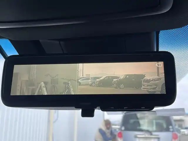 トヨタ クラウン ハイブリッド RS アドバンス 佐賀県 2018(平30)年 12.7万km ホワイトパールクリスタルシャイン 純正ダブルディスプレイナビ/・フルセグTV/CD/DVD/USB/Bluetooth/バックカメラ/前方ドライブレコーダー/ビルトインETC2.0/ヘッドアップディスプレイ/リバース連動ドアミラー/デジタルインナーミラー/TVキャンセラー/100V電源/電子パーキングブレーキ/・AUTO HOLD機能/ハーフレザーシート/DN席パワーシート(D席メモリー機能付)/シートヒーター/ISOFIX対応/パドルシフト/革巻きステアリング/ステアリングヒーター/ステアリングリモコン/純正18インチアルミホイール/純正LEDヘッドライト/・オートマチックハイビーム/純正LEDフォグランプ/純正フロアマット/純正ドアバイザ―/取扱説明書/トヨタセーフティセンス/・レーダークルーズコントロール/・プリクラッシュセーフティ/・レーンディパーチャーアラート/・ブラインドスポットモニター/・クリアランスソナー/・リヤクロストラフィックアラート/・パーキングサポートブレーキ/・ロードサインアシスト