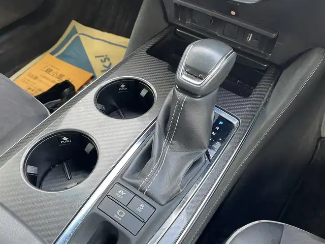 トヨタ クラウン ハイブリッド RS アドバンス 佐賀県 2018(平30)年 12.7万km ホワイトパールクリスタルシャイン 純正ダブルディスプレイナビ/・フルセグTV/CD/DVD/USB/Bluetooth/バックカメラ/前方ドライブレコーダー/ビルトインETC2.0/ヘッドアップディスプレイ/リバース連動ドアミラー/デジタルインナーミラー/TVキャンセラー/100V電源/電子パーキングブレーキ/・AUTO HOLD機能/ハーフレザーシート/DN席パワーシート(D席メモリー機能付)/シートヒーター/ISOFIX対応/パドルシフト/革巻きステアリング/ステアリングヒーター/ステアリングリモコン/純正18インチアルミホイール/純正LEDヘッドライト/・オートマチックハイビーム/純正LEDフォグランプ/純正フロアマット/純正ドアバイザ―/取扱説明書/トヨタセーフティセンス/・レーダークルーズコントロール/・プリクラッシュセーフティ/・レーンディパーチャーアラート/・ブラインドスポットモニター/・クリアランスソナー/・リヤクロストラフィックアラート/・パーキングサポートブレーキ/・ロードサインアシスト