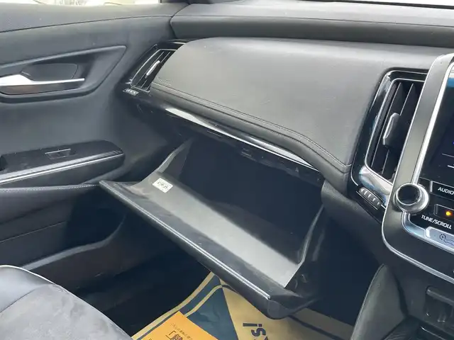 トヨタ クラウン ハイブリッド RS アドバンス 佐賀県 2018(平30)年 12.7万km ホワイトパールクリスタルシャイン 純正ダブルディスプレイナビ/・フルセグTV/CD/DVD/USB/Bluetooth/バックカメラ/前方ドライブレコーダー/ビルトインETC2.0/ヘッドアップディスプレイ/リバース連動ドアミラー/デジタルインナーミラー/TVキャンセラー/100V電源/電子パーキングブレーキ/・AUTO HOLD機能/ハーフレザーシート/DN席パワーシート(D席メモリー機能付)/シートヒーター/ISOFIX対応/パドルシフト/革巻きステアリング/ステアリングヒーター/ステアリングリモコン/純正18インチアルミホイール/純正LEDヘッドライト/・オートマチックハイビーム/純正LEDフォグランプ/純正フロアマット/純正ドアバイザ―/取扱説明書/トヨタセーフティセンス/・レーダークルーズコントロール/・プリクラッシュセーフティ/・レーンディパーチャーアラート/・ブラインドスポットモニター/・クリアランスソナー/・リヤクロストラフィックアラート/・パーキングサポートブレーキ/・ロードサインアシスト