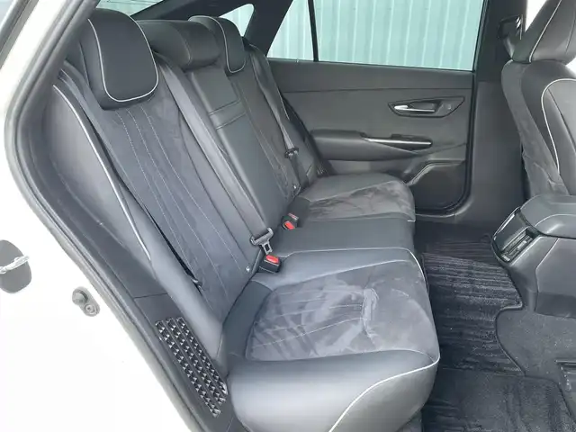 トヨタ クラウン ハイブリッド RS アドバンス 佐賀県 2018(平30)年 12.7万km ホワイトパールクリスタルシャイン 純正ダブルディスプレイナビ/・フルセグTV/CD/DVD/USB/Bluetooth/バックカメラ/前方ドライブレコーダー/ビルトインETC2.0/ヘッドアップディスプレイ/リバース連動ドアミラー/デジタルインナーミラー/TVキャンセラー/100V電源/電子パーキングブレーキ/・AUTO HOLD機能/ハーフレザーシート/DN席パワーシート(D席メモリー機能付)/シートヒーター/ISOFIX対応/パドルシフト/革巻きステアリング/ステアリングヒーター/ステアリングリモコン/純正18インチアルミホイール/純正LEDヘッドライト/・オートマチックハイビーム/純正LEDフォグランプ/純正フロアマット/純正ドアバイザ―/取扱説明書/トヨタセーフティセンス/・レーダークルーズコントロール/・プリクラッシュセーフティ/・レーンディパーチャーアラート/・ブラインドスポットモニター/・クリアランスソナー/・リヤクロストラフィックアラート/・パーキングサポートブレーキ/・ロードサインアシスト