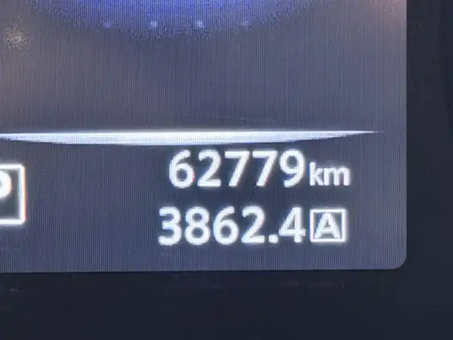 日産 エルグランド ライダー 大阪府 2017(平29)年 6.3万km ブリリアントホワイトパール プロパイロット　全方位カメラ　後席モニター　純正ナビＴＶ　黒革シート　両側パワスラ　パワーシート　シートヒーター　ＥＴＣ　クルコン　ＬＥＤヘッドライト　コーナーセンサー　電動リアゲート　スマートキー