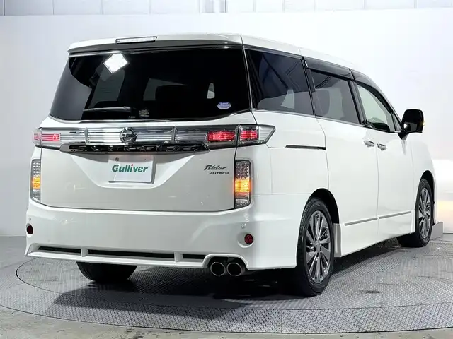 日産 エルグランド ライダー 大阪府 2017(平29)年 6.3万km ブリリアントホワイトパール プロパイロット　全方位カメラ　後席モニター　純正ナビＴＶ　黒革シート　両側パワスラ　パワーシート　シートヒーター　ＥＴＣ　クルコン　ＬＥＤヘッドライト　コーナーセンサー　電動リアゲート　スマートキー