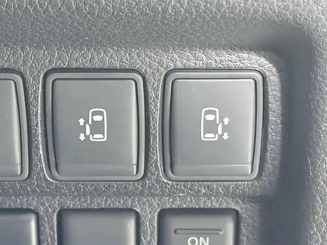 日産 エルグランド ライダー 大阪府 2017(平29)年 6.3万km ブリリアントホワイトパール プロパイロット　全方位カメラ　後席モニター　純正ナビＴＶ　黒革シート　両側パワスラ　パワーシート　シートヒーター　ＥＴＣ　クルコン　ＬＥＤヘッドライト　コーナーセンサー　電動リアゲート　スマートキー