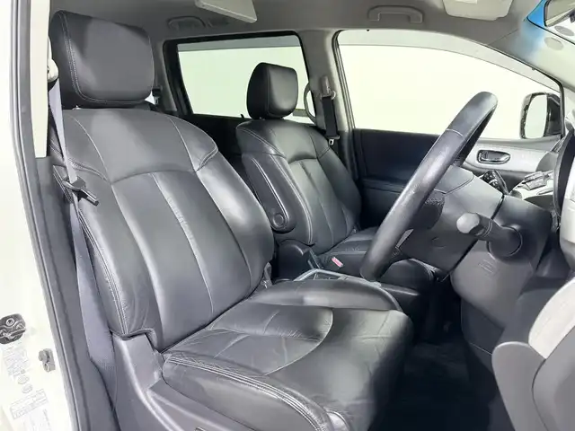 日産 エルグランド ライダー 大阪府 2017(平29)年 6.3万km ブリリアントホワイトパール プロパイロット　全方位カメラ　後席モニター　純正ナビＴＶ　黒革シート　両側パワスラ　パワーシート　シートヒーター　ＥＴＣ　クルコン　ＬＥＤヘッドライト　コーナーセンサー　電動リアゲート　スマートキー