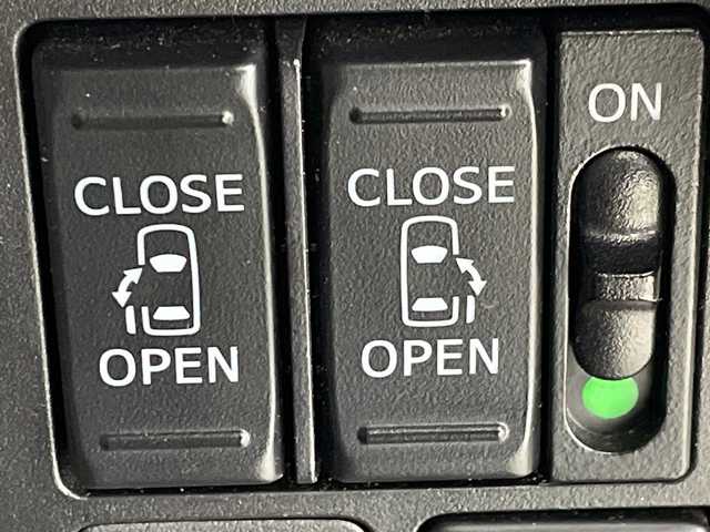 トヨタ ルーミー カスタムG－T 群馬県 2017(平29)年 4.9万km パールホワイトⅢ 純正後席モニター　純正９型ナビ　バックカメラ　ビルトインＥＴＣ　両側電動スライドドア　衝突被害軽減ブレーキ　レーンアシスト　ＬＥＤヘッドランプ　フォグランプ　オートライト　スマートキー　禁煙車