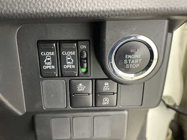 トヨタ ルーミー カスタムG－T 群馬県 2017(平29)年 4.9万km パールホワイトⅢ 純正後席モニター　純正９型ナビ　バックカメラ　ビルトインＥＴＣ　両側電動スライドドア　衝突被害軽減ブレーキ　レーンアシスト　ＬＥＤヘッドランプ　フォグランプ　オートライト　スマートキー　禁煙車