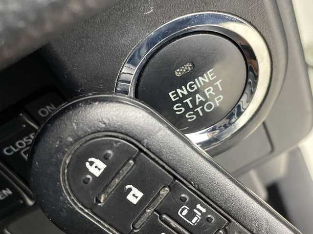 トヨタ ルーミー カスタムG－T 群馬県 2017(平29)年 4.9万km パールホワイトⅢ 純正後席モニター　純正９型ナビ　バックカメラ　ビルトインＥＴＣ　両側電動スライドドア　衝突被害軽減ブレーキ　レーンアシスト　ＬＥＤヘッドランプ　フォグランプ　オートライト　スマートキー　禁煙車