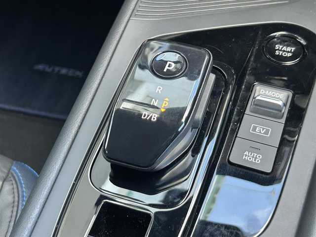 日産 ノート オーテック 静岡県 2022(令4)年 2.3万km 黒 ・純正SDナビ/・フルセグTV/・Bluetooth/・LEDライト/・インテリジェントルームミラー/・ハーフレザーシート/・ETC/・フォグランプ/・アラウンドビューモニター/・革巻きステアリング/・純正16AW