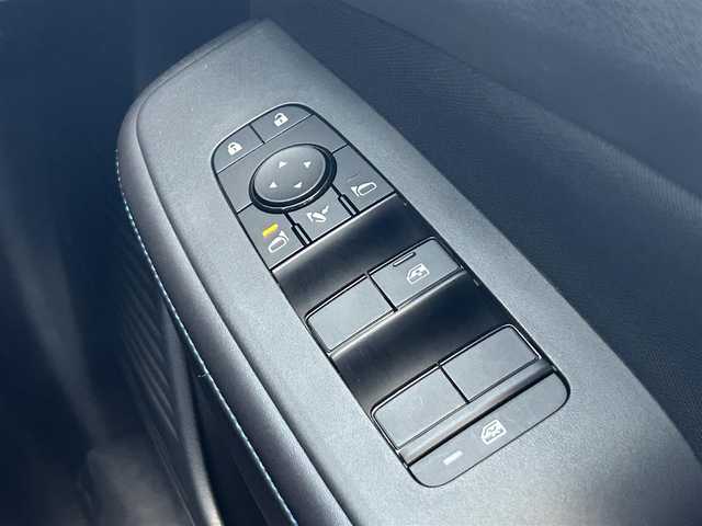 日産 ノート オーテック 静岡県 2022(令4)年 2.3万km 黒 ・純正SDナビ/・フルセグTV/・Bluetooth/・LEDライト/・インテリジェントルームミラー/・ハーフレザーシート/・ETC/・フォグランプ/・アラウンドビューモニター/・革巻きステアリング/・純正16AW