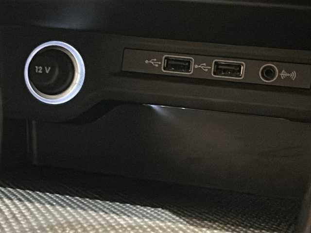 フォルクスワーゲン ゴルフ トゥーラン TSI Rライン 新潟県 2019(令1)年 3.1万km ピュアホワイト 純正ディスプレイオーディオ＋ナビ（TV/DVD/BT)/Apple Car Play/バックカメラ/プロアクティブ・オキュパンド・プロテクション/パークアシスト/パークディスタンスコントロール/アダプティクルーズコントロール/衝突軽減システム/プリクラッシュブレーキシステム/レーンキープアシスト/レーンチェンジアシストシステム/クリアランスソナー/AFS/オートライト/LEDヘッドライト/電動テールゲート/純正アルミ/スタッドレスタイヤ付/ドライブレコーダー前後/ドアバイザー/2.0ETC