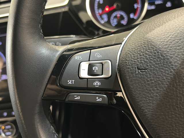 フォルクスワーゲン ゴルフ トゥーラン TSI Rライン 新潟県 2019(令1)年 3.1万km ピュアホワイト 純正ディスプレイオーディオ＋ナビ（TV/DVD/BT)/Apple Car Play/バックカメラ/プロアクティブ・オキュパンド・プロテクション/パークアシスト/パークディスタンスコントロール/アダプティクルーズコントロール/衝突軽減システム/プリクラッシュブレーキシステム/レーンキープアシスト/レーンチェンジアシストシステム/クリアランスソナー/AFS/オートライト/LEDヘッドライト/電動テールゲート/純正アルミ/スタッドレスタイヤ付/ドライブレコーダー前後/ドアバイザー/2.0ETC