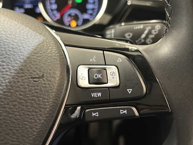 フォルクスワーゲン ゴルフ トゥーラン TSI Rライン 新潟県 2019(令1)年 3.1万km ピュアホワイト 純正ディスプレイオーディオ＋ナビ（TV/DVD/BT)/Apple Car Play/バックカメラ/プロアクティブ・オキュパンド・プロテクション/パークアシスト/パークディスタンスコントロール/アダプティクルーズコントロール/衝突軽減システム/プリクラッシュブレーキシステム/レーンキープアシスト/レーンチェンジアシストシステム/クリアランスソナー/AFS/オートライト/LEDヘッドライト/電動テールゲート/純正アルミ/スタッドレスタイヤ付/ドライブレコーダー前後/ドアバイザー/2.0ETC
