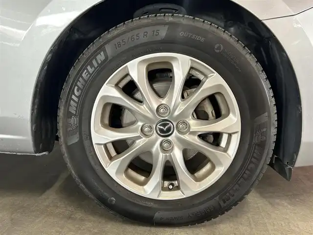 マツダ デミオ XD 静岡県 2016(平28)年 9.7万km アルミニウムメタリック 純正ナビ/・バックモニター/・Bluetooth/・CD/DVD/・フルセグTV/・USB/・AUX/・ステアリングスイッチ/主要装備/・プッシュスタート/・ETC車載器/・前席シートヒーター/・クルーズコントロール/・純正フロアマット/・純正15インチAW/・LEDヘッドライト/・オートライト/・スマートキー/・スペアキー/・カーテンエアバッグ