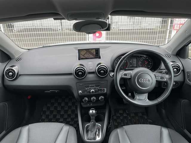 アウディ Ａ１ スポーツバック 1．4TFSI 愛知県 2012(平24)年 8.1万km グレイシアホワイトメタリック /スマートキー//純正ナビ//地デジTV//ETC//純正フロアマット//純正16インチAW//カーテンエアバック//革巻きステアリング//オートライト//ウィンカーミラー//ドラレコ（HDR103）//ドライバーインフォメーションシステム//マルチファンクションステアリングホイール//サービスインターバルディスプレイ//エレクトロニックスタビリゼーションコントロール