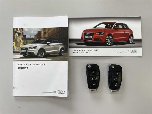 アウディ Ａ１ スポーツバック 1．4TFSI 愛知県 2012(平24)年 8.1万km グレイシアホワイトメタリック /スマートキー//純正ナビ//地デジTV//ETC//純正フロアマット//純正16インチAW//カーテンエアバック//革巻きステアリング//オートライト//ウィンカーミラー//ドラレコ（HDR103）//ドライバーインフォメーションシステム//マルチファンクションステアリングホイール//サービスインターバルディスプレイ//エレクトロニックスタビリゼーションコントロール