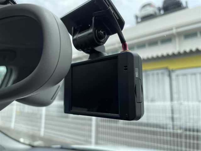 アウディ Ａ１ スポーツバック 1．4TFSI 愛知県 2012(平24)年 8.1万km グレイシアホワイトメタリック /スマートキー//純正ナビ//地デジTV//ETC//純正フロアマット//純正16インチAW//カーテンエアバック//革巻きステアリング//オートライト//ウィンカーミラー//ドラレコ（HDR103）//ドライバーインフォメーションシステム//マルチファンクションステアリングホイール//サービスインターバルディスプレイ//エレクトロニックスタビリゼーションコントロール