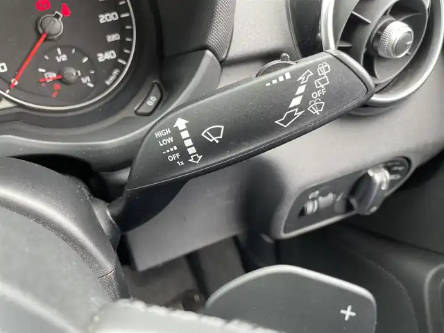 アウディ Ａ１ スポーツバック 1．4TFSI 愛知県 2012(平24)年 8.1万km グレイシアホワイトメタリック /スマートキー//純正ナビ//地デジTV//ETC//純正フロアマット//純正16インチAW//カーテンエアバック//革巻きステアリング//オートライト//ウィンカーミラー//ドラレコ（HDR103）//ドライバーインフォメーションシステム//マルチファンクションステアリングホイール//サービスインターバルディスプレイ//エレクトロニックスタビリゼーションコントロール