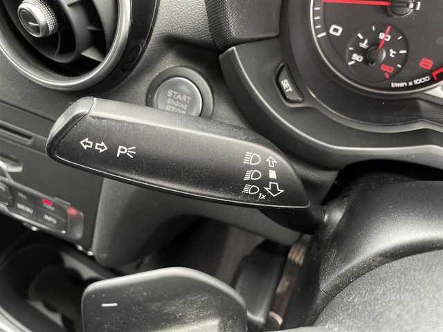 アウディ Ａ１ スポーツバック 1．4TFSI 愛知県 2012(平24)年 8.1万km グレイシアホワイトメタリック /スマートキー//純正ナビ//地デジTV//ETC//純正フロアマット//純正16インチAW//カーテンエアバック//革巻きステアリング//オートライト//ウィンカーミラー//ドラレコ（HDR103）//ドライバーインフォメーションシステム//マルチファンクションステアリングホイール//サービスインターバルディスプレイ//エレクトロニックスタビリゼーションコントロール