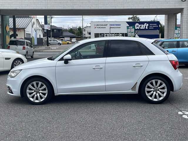 アウディ Ａ１ スポーツバック 1．4TFSI 愛知県 2012(平24)年 8.1万km グレイシアホワイトメタリック /スマートキー//純正ナビ//地デジTV//ETC//純正フロアマット//純正16インチAW//カーテンエアバック//革巻きステアリング//オートライト//ウィンカーミラー//ドラレコ（HDR103）//ドライバーインフォメーションシステム//マルチファンクションステアリングホイール//サービスインターバルディスプレイ//エレクトロニックスタビリゼーションコントロール