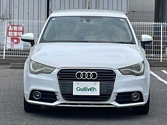 アウディ Ａ１ スポーツバック 1．4TFSI 愛知県 2012(平24)年 8.1万km グレイシアホワイトメタリック /スマートキー//純正ナビ//地デジTV//ETC//純正フロアマット//純正16インチAW//カーテンエアバック//革巻きステアリング//オートライト//ウィンカーミラー//ドラレコ（HDR103）//ドライバーインフォメーションシステム//マルチファンクションステアリングホイール//サービスインターバルディスプレイ//エレクトロニックスタビリゼーションコントロール
