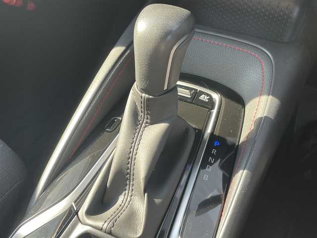 トヨタ カローラ スポーツ ハイブリッドG Z 千葉県 2018(平30)年 2.7万km シルバーM トヨタセーフティセンス/TRDフルエアロ/純正ディーラーOP9インチナビ/Bluetooth/フルセグTV/バックカメラ/レーダークルーズコントロール/ステアリングリモコン/オートホールド/オートハイビーム