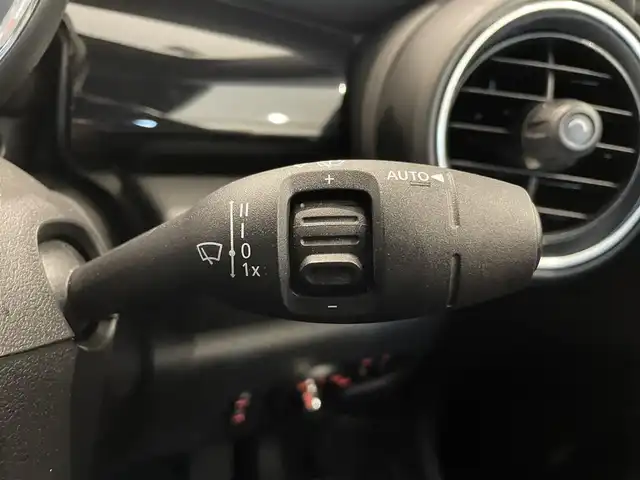 ＭＩＮＩ ミニ クーパー コンバーチブル 熊本県 2019(令1)年 3.9万km 青 ・スマートキー/・プッシュスタート/・電動オープン/・インテリジェントセーフティ/・PDC自動起動/・パーキングアシスト/・前席シートヒーター /・純正HDDナビ/　【Bluetooth・USB・MSV】/・バックカメラ/・ETC/・ドライブレコーダー(前方録画)/・LEDヘッドランプ/・LEDフォグランプ/・UKテール