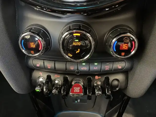 ＭＩＮＩ ミニ クーパー コンバーチブル 熊本県 2019(令1)年 3.9万km 青 ・スマートキー/・プッシュスタート/・電動オープン/・インテリジェントセーフティ/・PDC自動起動/・パーキングアシスト/・前席シートヒーター /・純正HDDナビ/　【Bluetooth・USB・MSV】/・バックカメラ/・ETC/・ドライブレコーダー(前方録画)/・LEDヘッドランプ/・LEDフォグランプ/・UKテール