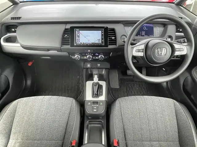 ホンダ フィット ホーム 茨城県 2020(令2)年 0.9万km プラチナホワイトパール ・ワンオーナー/・純正ナビ/・Bluetooth/・ドラレコ/・バックカメラ/・レーダークルーズコントロール/・レーンキープアシスト/・衝突軽減ブレーキ/・路外逸脱抑制機能/・先行車発進お知らせ機能/・標識認識機能/・オートハイビーム/・パーキングセンサーシステム/・誤発進抑制機能/・後方誤発進抑制機能/・オートライト/・純正フロアマット