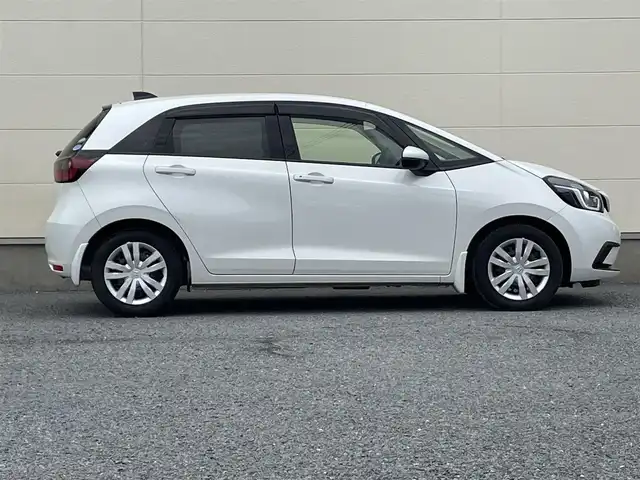 ホンダ フィット ホーム 茨城県 2020(令2)年 0.9万km プラチナホワイトパール ・ワンオーナー/・純正ナビ/・Bluetooth/・ドラレコ/・バックカメラ/・レーダークルーズコントロール/・レーンキープアシスト/・衝突軽減ブレーキ/・路外逸脱抑制機能/・先行車発進お知らせ機能/・標識認識機能/・オートハイビーム/・パーキングセンサーシステム/・誤発進抑制機能/・後方誤発進抑制機能/・オートライト/・純正フロアマット